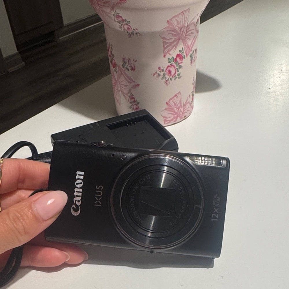 Canon Black IXUS 285 HS Digital Camera with Charger